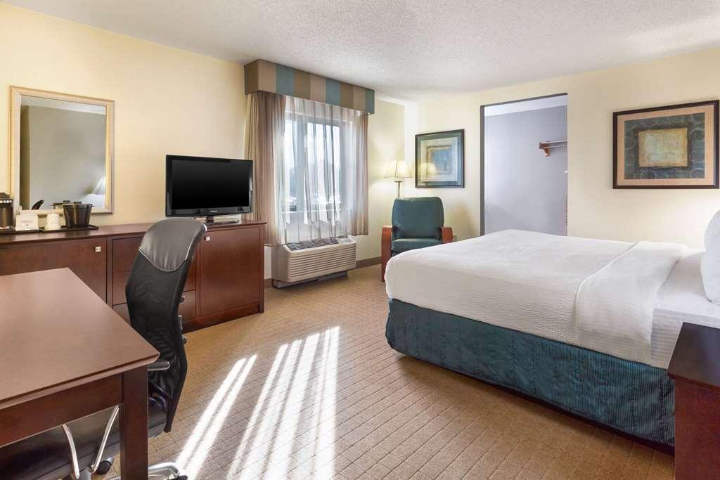La Quinta Inn By Wyndham Wausau Room photo